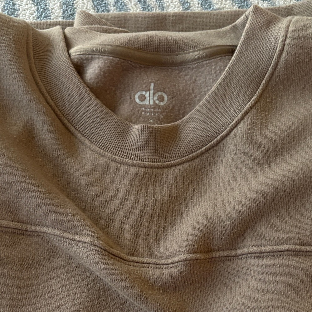 ALO Yoga Men's Beige Crewneck Sweater